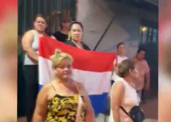 Vecinos del Bañado Sur se oponen a posible baja de policía «influencer»