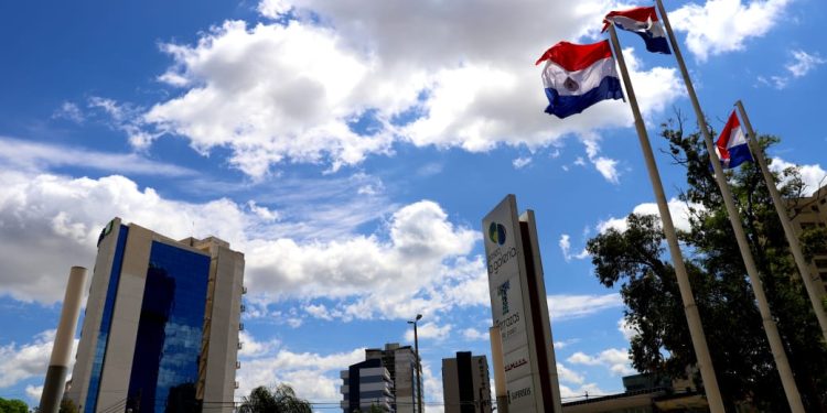 FMI elevó su proyección para economía paraguaya al 4,4%