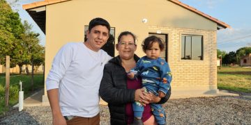 MUVH entrega hogares a unas 75 familias de Paraguarí