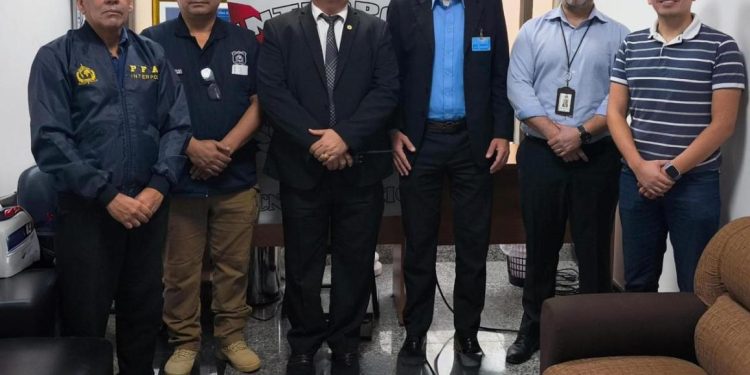 Exdiputado checo condenado por fraude es extraditado a su país