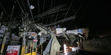 Aumentan a 72 los fallecidos por terremoto en Filipinas