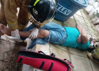 Ladrón quería escapar, pero terminó con lesiones: cae al querer saltar de un edificio