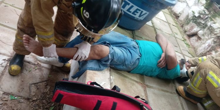 Ladrón quería escapar, pero terminó con lesiones: cae al querer saltar de un edificio