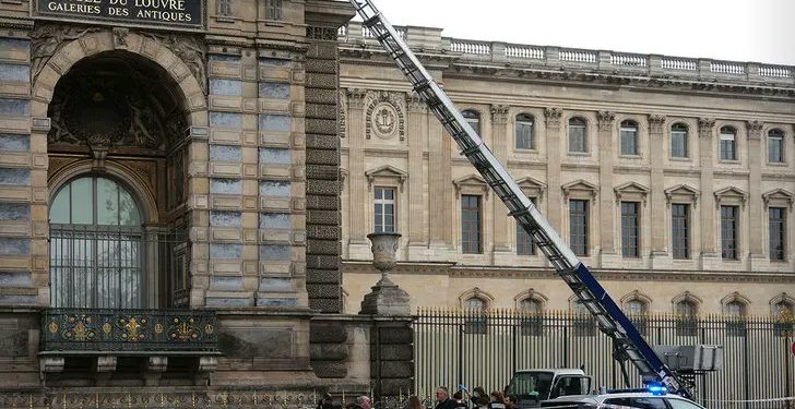 Robaron las joyas de Napoleón en el Louvre