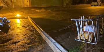 Columna tumbada por «robacables» deja sin luz a un barrio de San Lorenzo