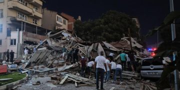 Turquía: terremoto de magnitud 6,1 deja un muerto y varios edificios derrumbados
