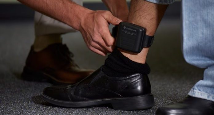 Gobierno prevé que 1.400 reos podrían beneficiarse con tobilleras electrónicas