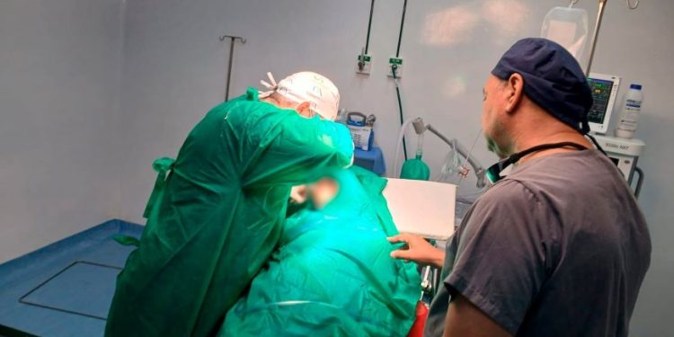 Realizan intervención odontológica especializada en Alberdi