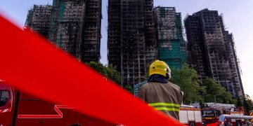 Asciende a 128 la cifra de muertos del incendio de Hong Kong