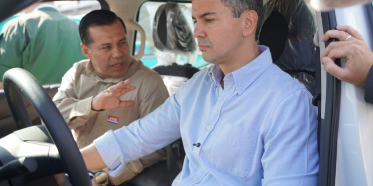 ANDE renueva su flota con 50 nuevas camionetas