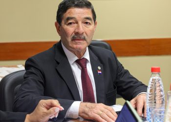 Senador Núñez Agüero oficializa su salida de HC y la de otros dos de sus colegas