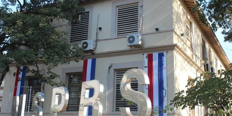 Farmacéuticas se suman a reclamos por deudas del Gobierno