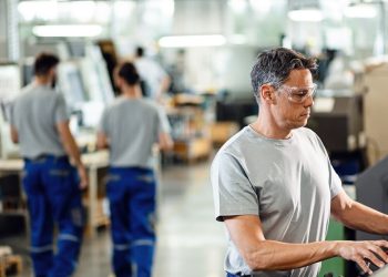 En un año, se crearon unos 64.000 nuevos empleos formales en el país, según MTESS