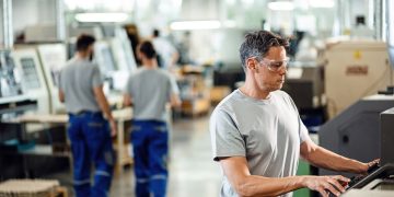 En un año, se crearon unos 64.000 nuevos empleos formales en el país, según MTESS