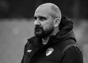 Un entrenador bosnio falleció tras sufrir un paro cardiaco en pleno partido