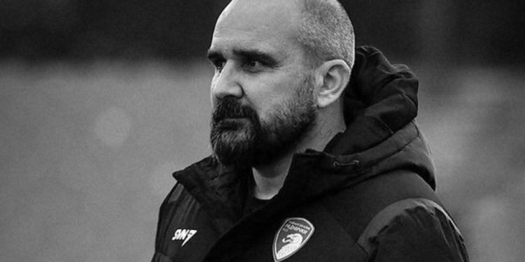 Un entrenador bosnio falleció tras sufrir un paro cardiaco en pleno partido