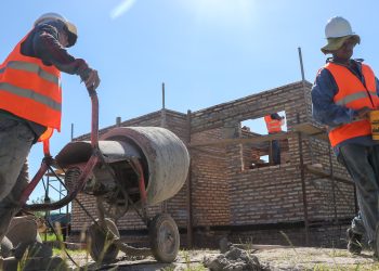 Constructoras afirman que el Gobierno no presupuestará lo que necesitan para continuar obras