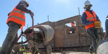 Constructoras afirman que el Gobierno no presupuestará lo que necesitan para continuar obras