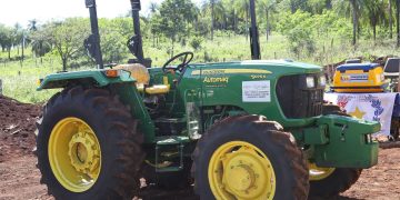 MAG entrega tractores e inaugura centro de acopio en Cerro Corá