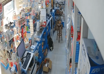 Detienen a supuestos responsables de robos a farmacias en San Antonio