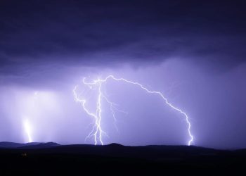 Peón brasileño fallece alcanzado por un rayo