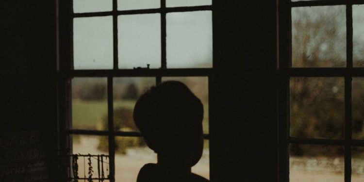 Imputan a padrastro que habría abusado de tres niños contagiándoles sífilis y VIH