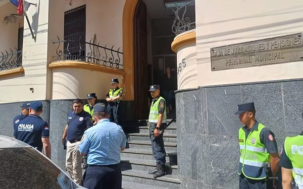 Jubilados municipales podrían crucificarse si siguen sin cobrar