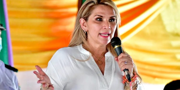 Justicia boliviana anula condena contra expresidenta Añez