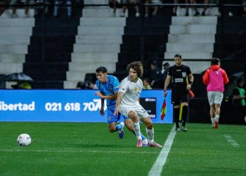 Libertad y Olimpia igualan en un clásico “blanco vs celeste”