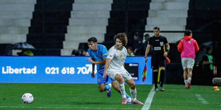Libertad y Olimpia igualan en un clásico “blanco vs celeste”