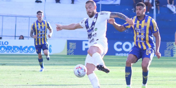 Sobre el final, Ameliano se quedó con el triunfo frente a Sportivo Luqueño