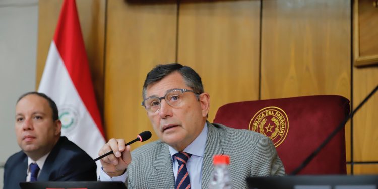 Pettengill: «si me piden, accedo porque no me gusta ser el candidato de alguien»