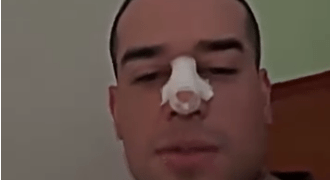 Influencer «mocaccino» es criticado por tratar de «pobre» a padre de un niño con TEA