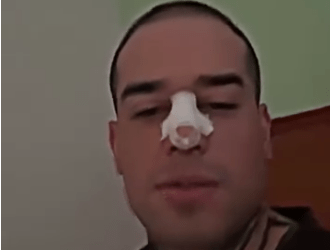 Influencer «mocaccino» es criticado por tratar de «pobre» a padre de un niño con  TEA