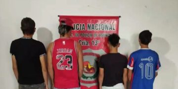 Madres entregan a sus hijos menores que participaron de un asalto