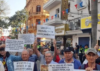 Jubilados acusan al presidente del IPS de querer acallar sus reclamos