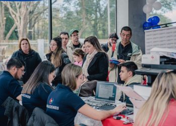 Migraciones supera récord histórico en solicitudes y otorgamientos de residencia en 2025