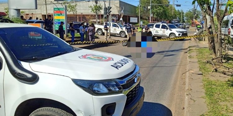 Motociclista pierde la vida tras ser arrollada por un bus del transporte público