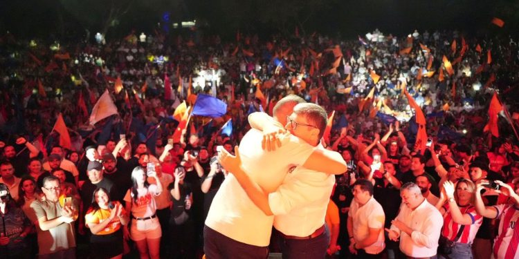 Senador Velázquez: «Hubo más de 10.000 personas en el cierre de Daniel Mujica»