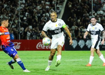 En la despedida de Ever Hugo Almeida como DT, Olimpia enfrenta al 2 de Mayo