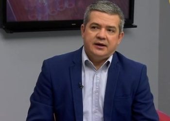 Pediatra paraguayo instó a los padres que controlen qué «influencer» siguen sus hijos