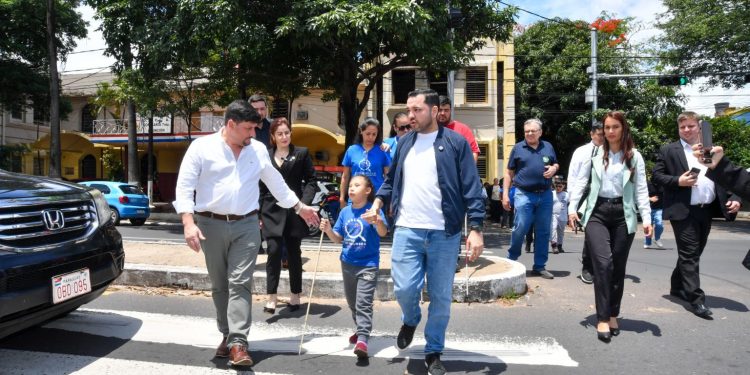 En Asunción habilitan semáforos diseñados para personas con discapacidad visual
