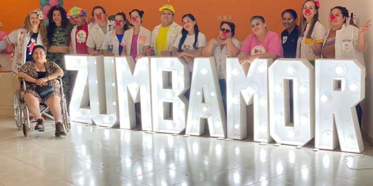 Doctores de la Risa Paraguay proponen bailar para regalar sonrisas en Navidad