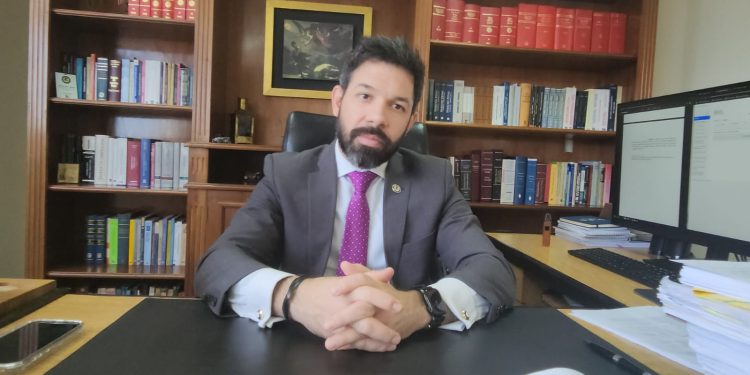 Juez Osmar Legal decide sobreseer a directores de Zeta Banco en causa Pavo Real II