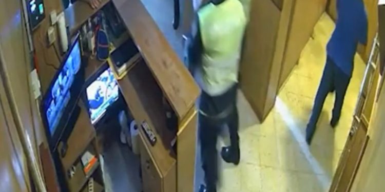 Policía defiende legalidad del procedimiento que detuvo a presunto ladrón en edificio