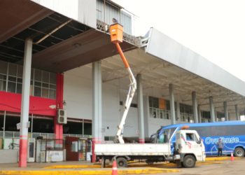 EBA empezó a recibir a hinchas, la mayoría argentinos