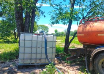 Mejoran caminos y abastecen de agua a comunidades de Presidente Hayes