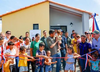 Unas 366 familias reciben casas dignas en Concepción y llegan a 2.200 las beneficiadas en el departamento