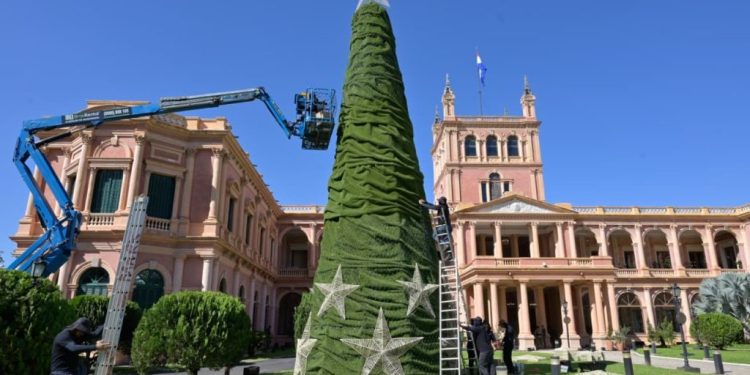 Invitan al encendido del Árbol de Navidad en Palacio de López
