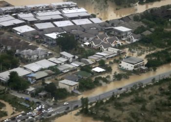 Suben a 145 los muertos por inundaciones en el sur de Tailandia